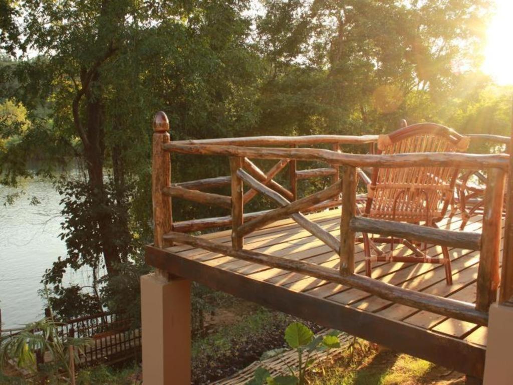Mr. Charles River View Lodge Thibaw Extérieur photo