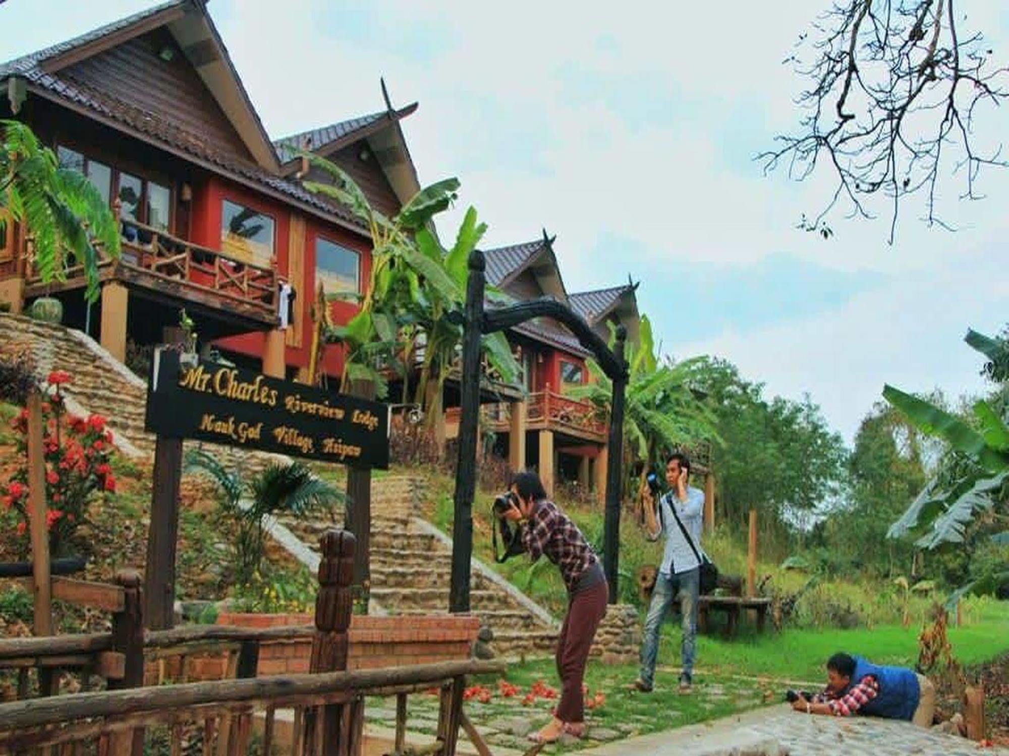 Mr. Charles River View Lodge Thibaw Extérieur photo