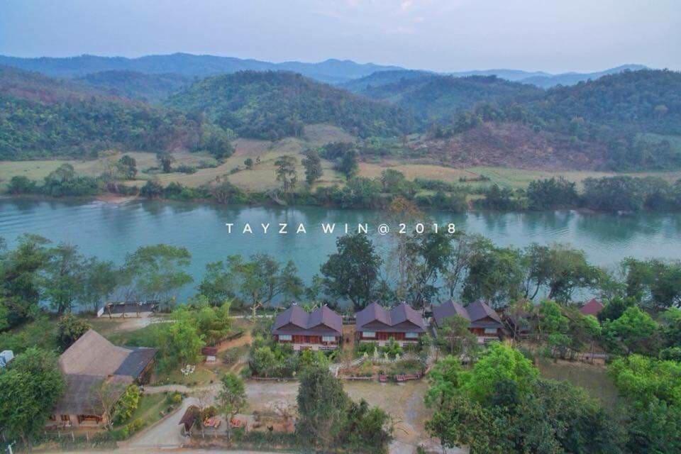 Mr. Charles River View Lodge Thibaw Extérieur photo