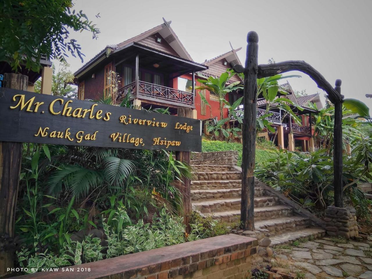 Mr. Charles River View Lodge Thibaw Extérieur photo