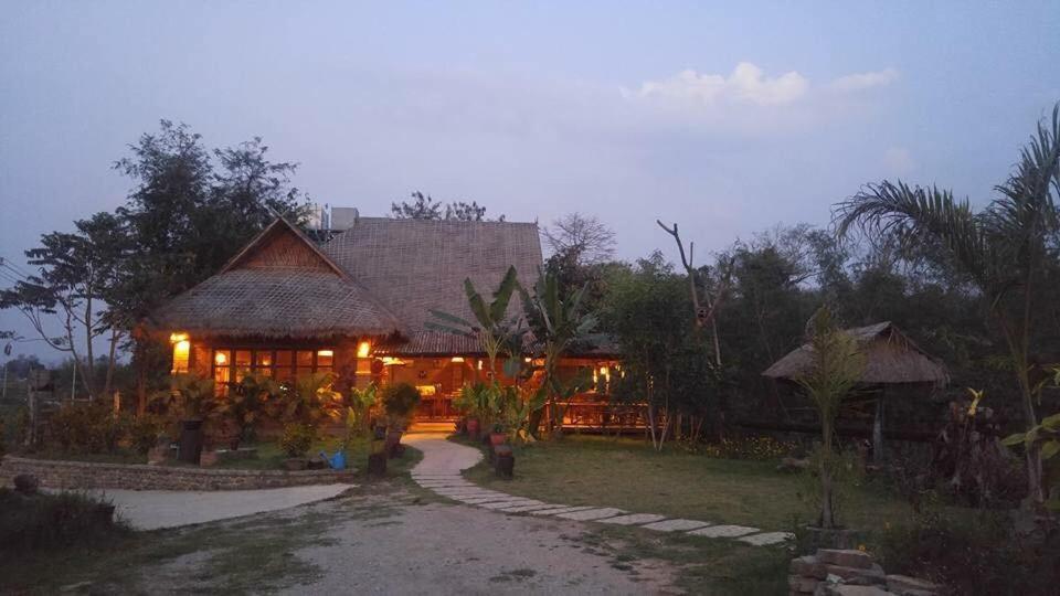 Mr. Charles River View Lodge Thibaw Extérieur photo