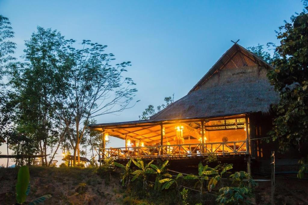 Mr. Charles River View Lodge Thibaw Extérieur photo